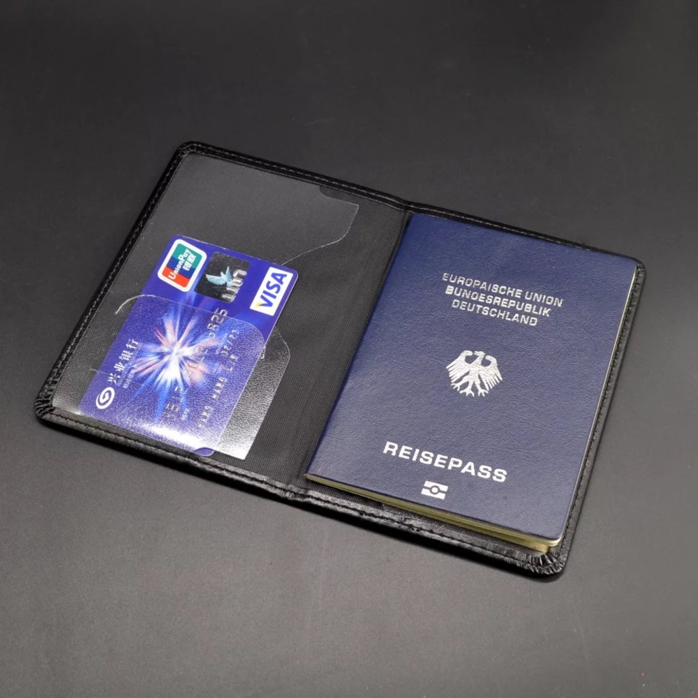 Harry Potter 9 and 3/4 Platform Pink Passport Cover - Picture 5 of 8